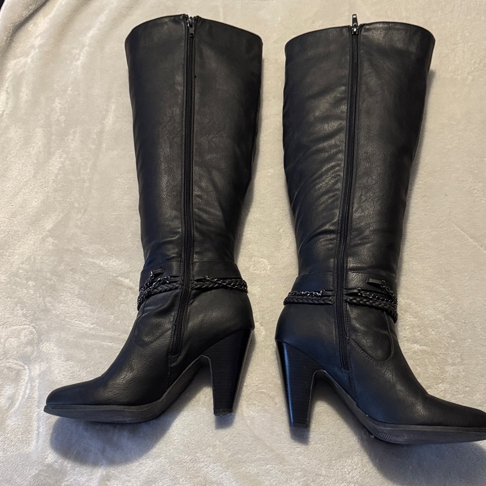 Black Leather Knee-High Boots - Picture 2 of 3